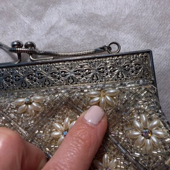 VINTAGE SILVER EVENING BAG PURSE Made in Hong Kong with PEARL DETAIL - Picture 4 of 6